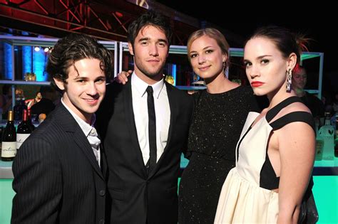 cast of the tv show revenge